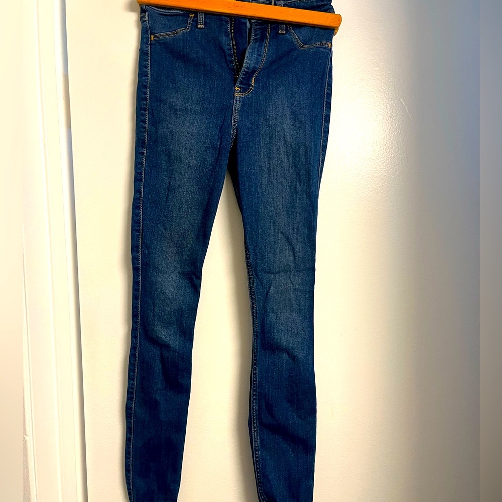Hollister skinny leg jeans. Like new.